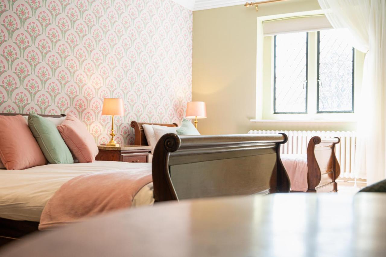 Miskin Manor Hotel 한솔 외부 사진