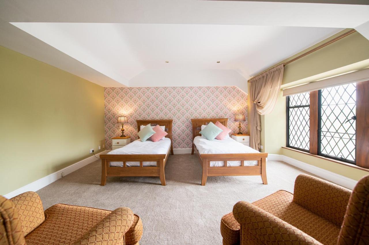Miskin Manor Hotel 한솔 외부 사진