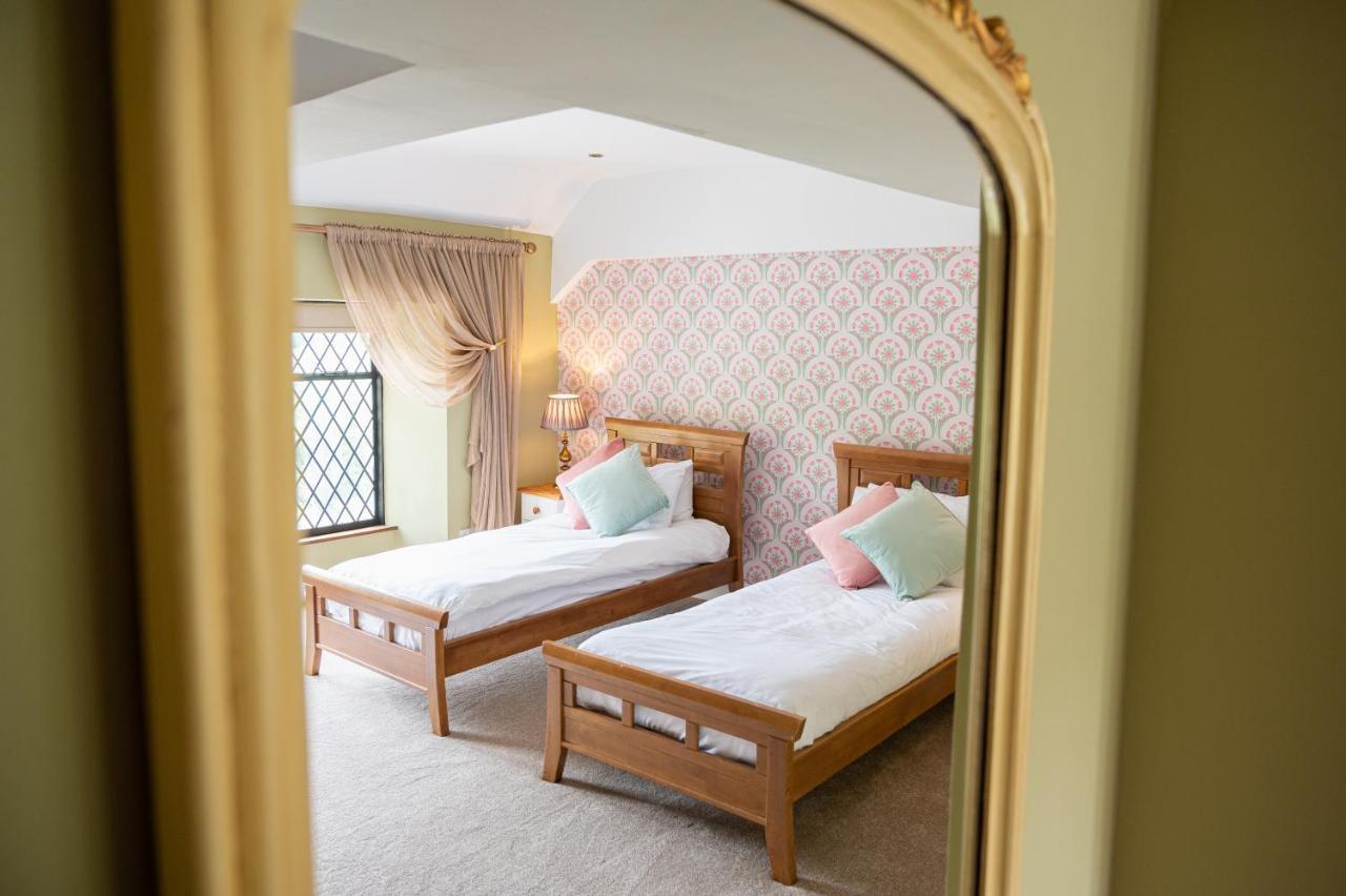 Miskin Manor Hotel 한솔 외부 사진