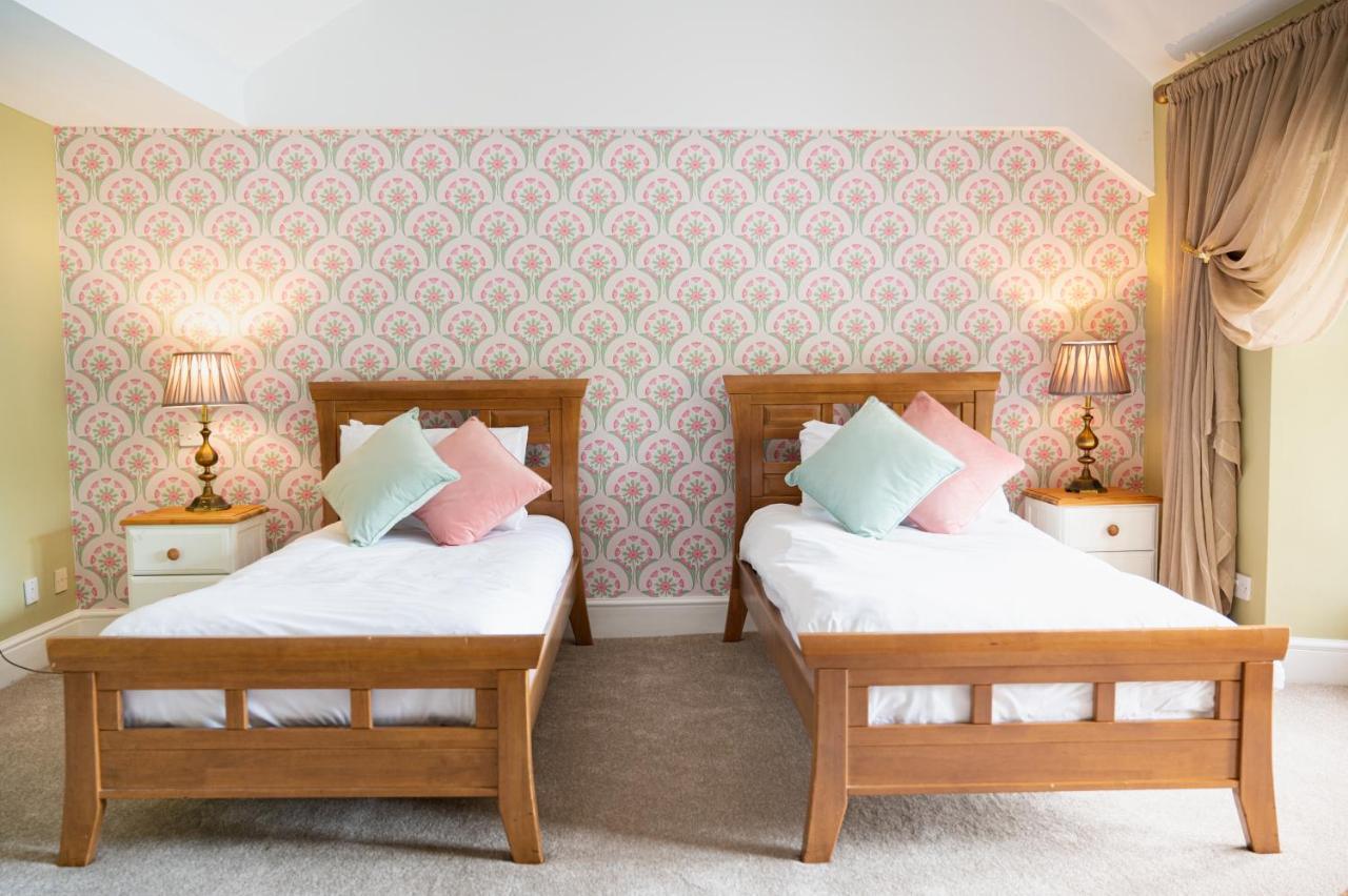 Miskin Manor Hotel 한솔 외부 사진