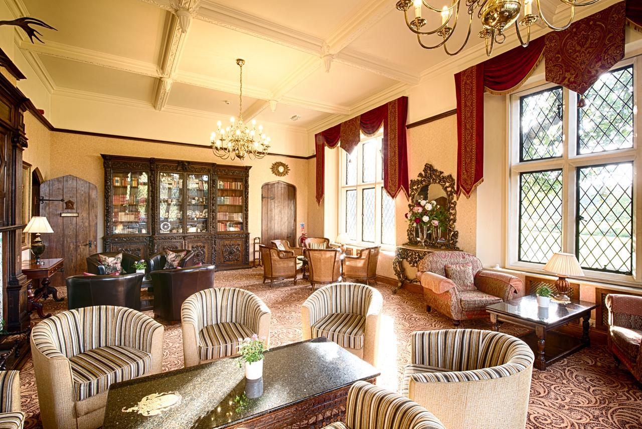 Miskin Manor Hotel 한솔 외부 사진