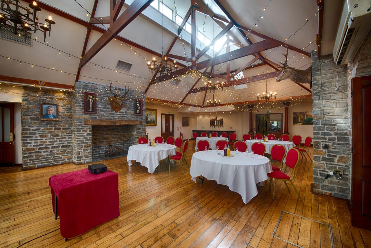 Miskin Manor Hotel 한솔 외부 사진
