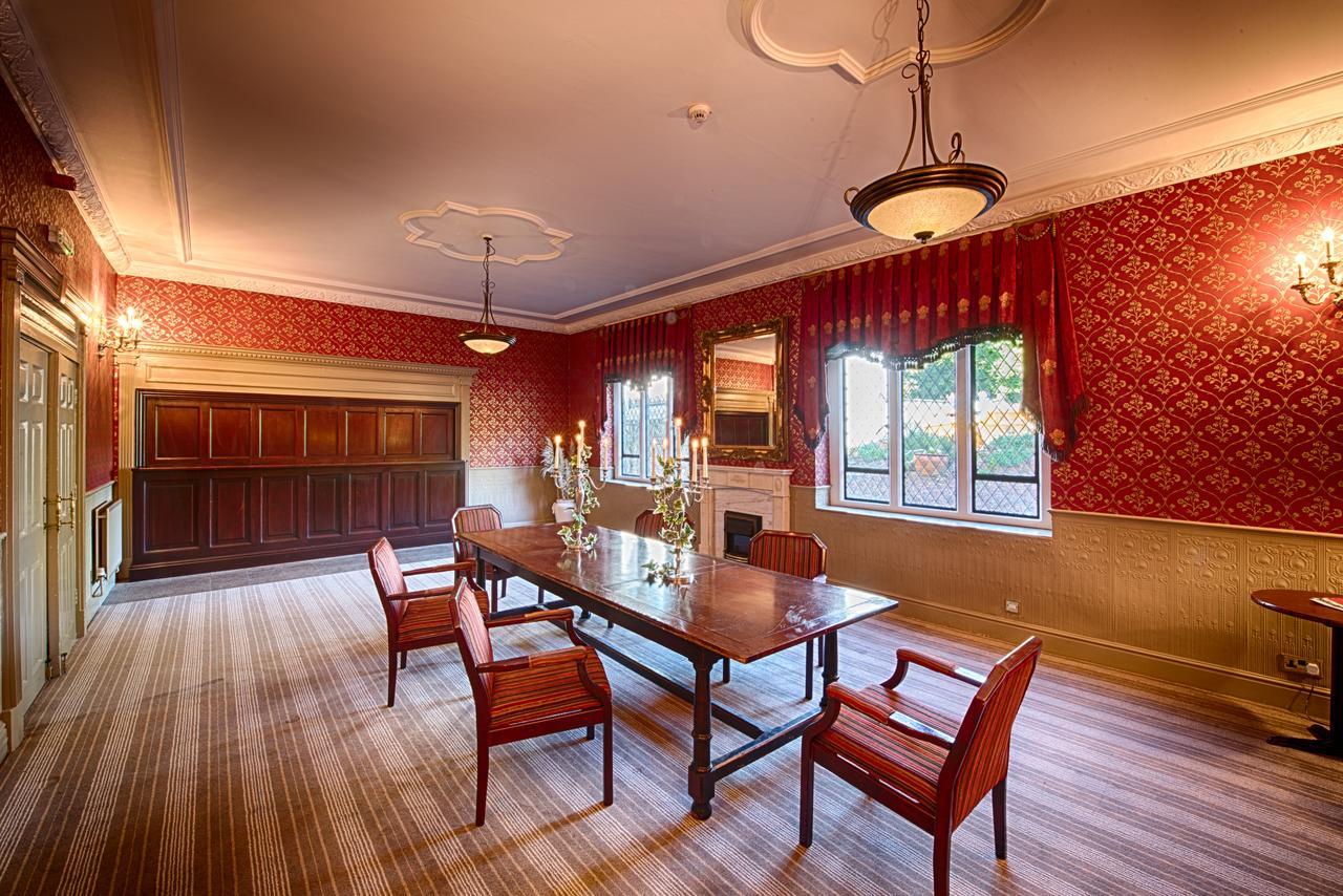 Miskin Manor Hotel 한솔 외부 사진