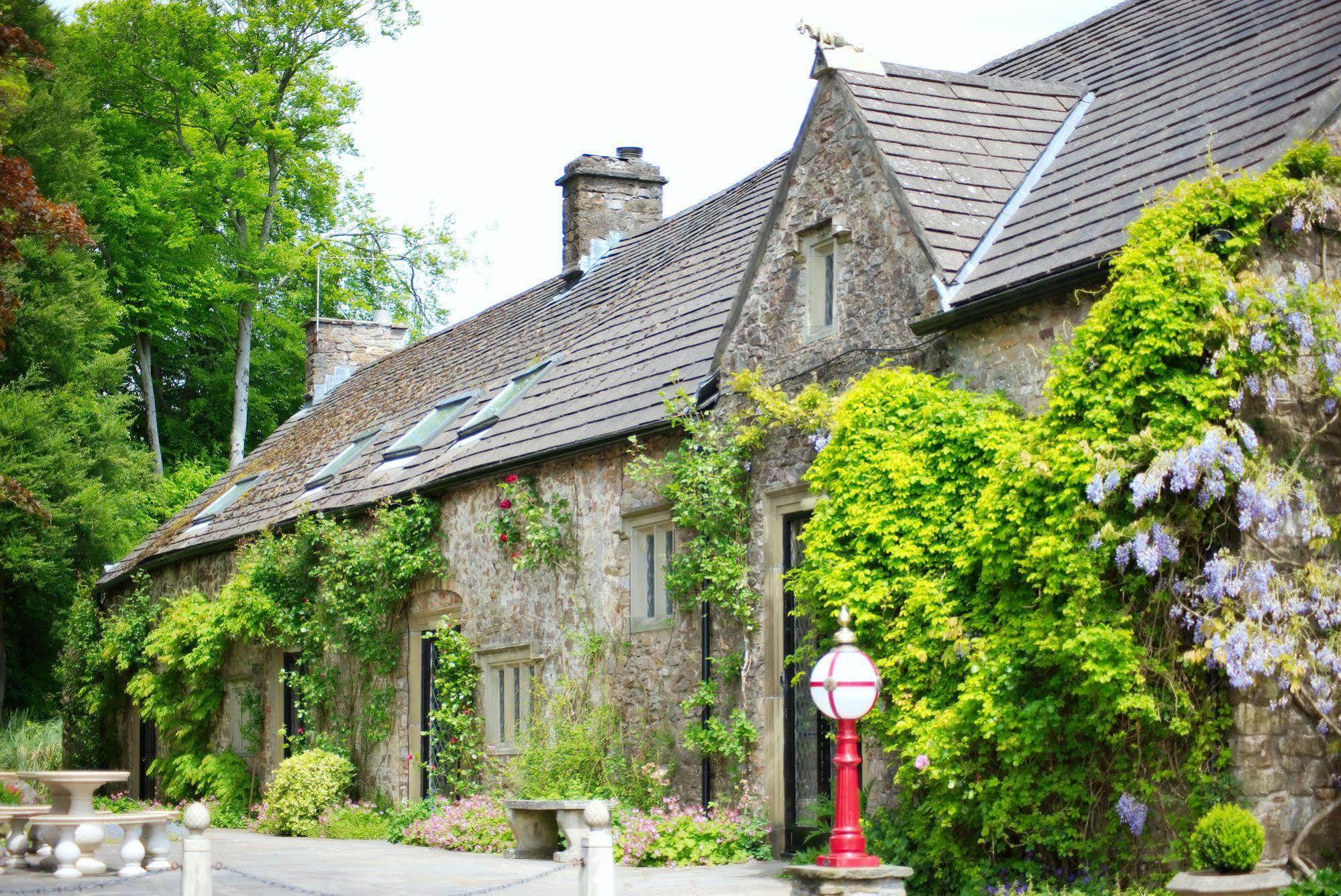 Miskin Manor Hotel 한솔 외부 사진