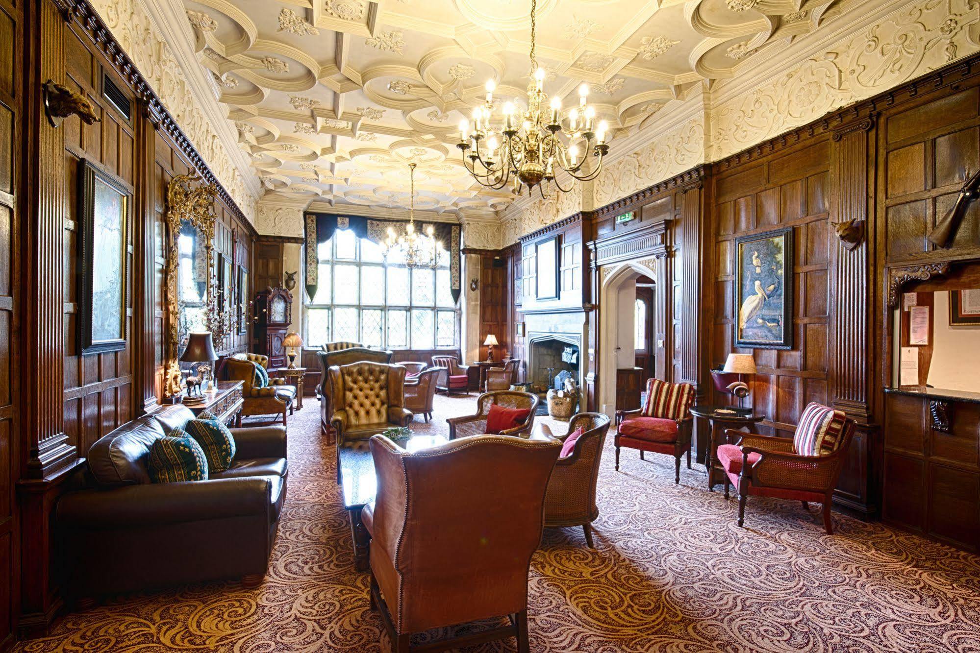 Miskin Manor Hotel 한솔 외부 사진