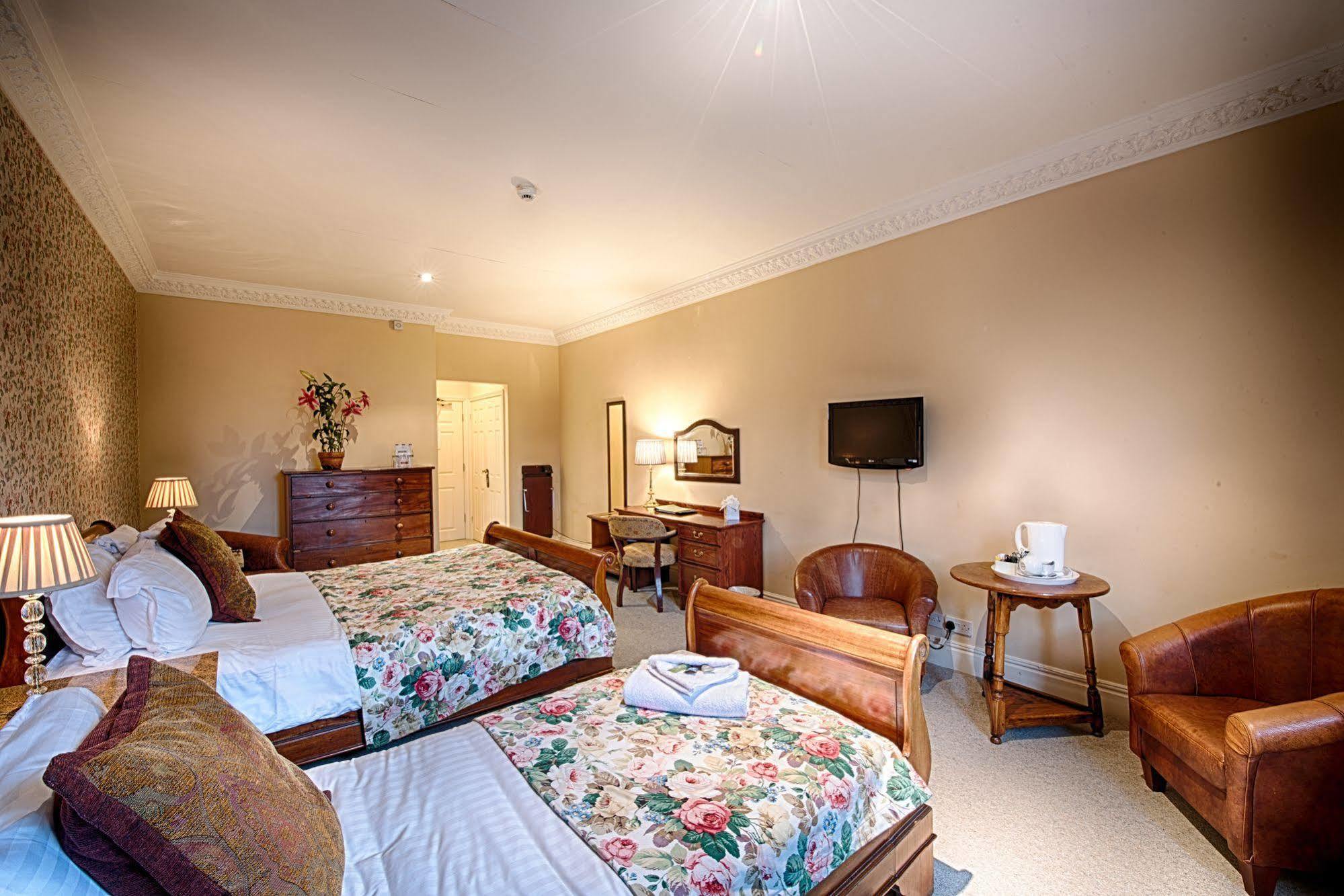 Miskin Manor Hotel 한솔 외부 사진