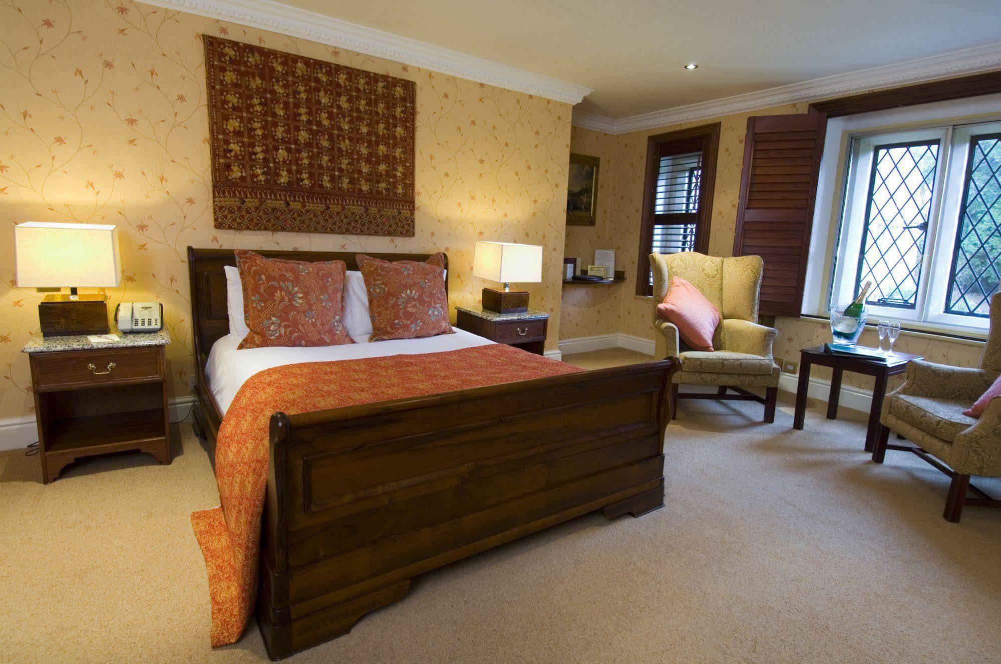 Miskin Manor Hotel 한솔 외부 사진
