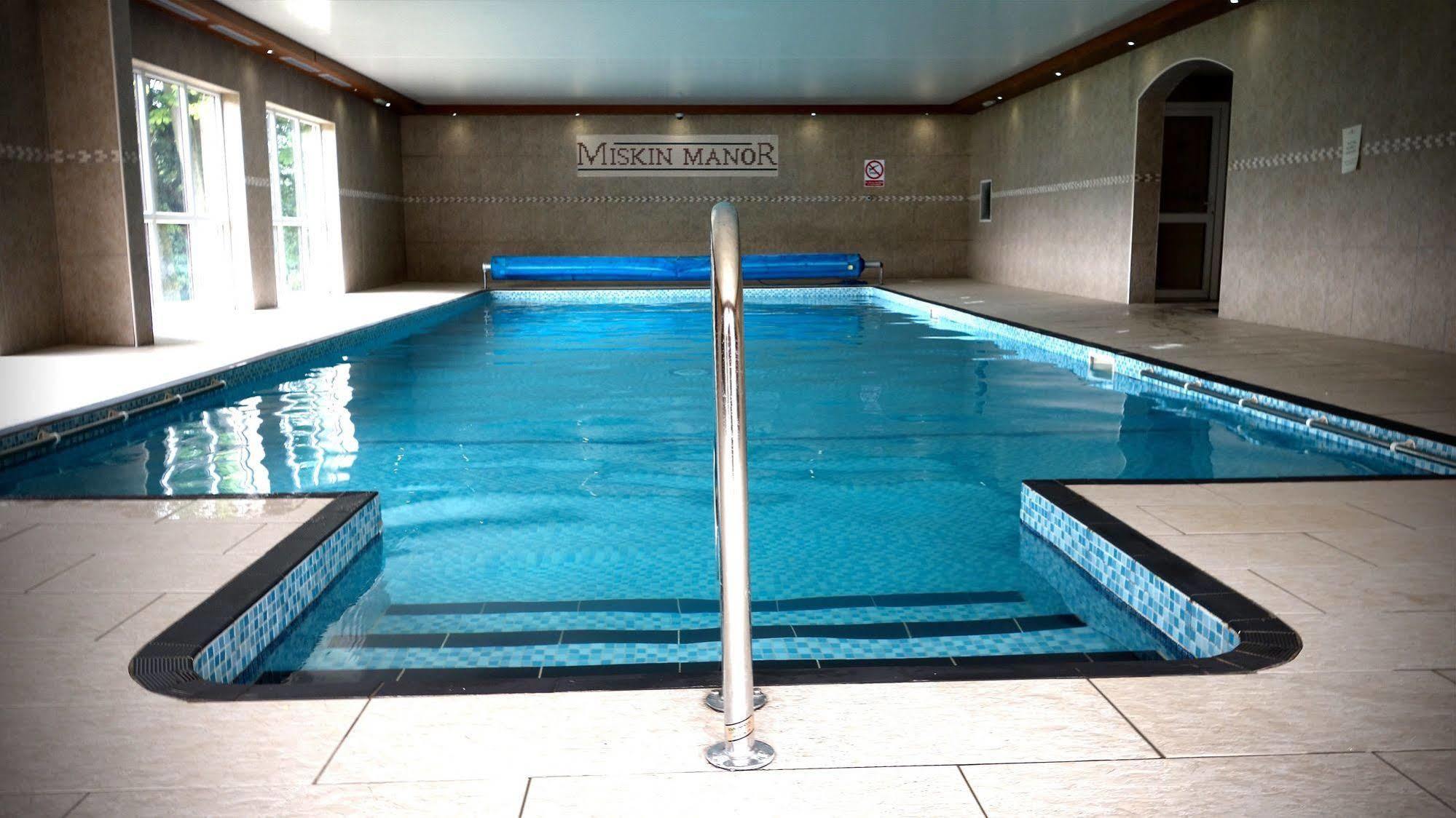 Miskin Manor Hotel 한솔 외부 사진