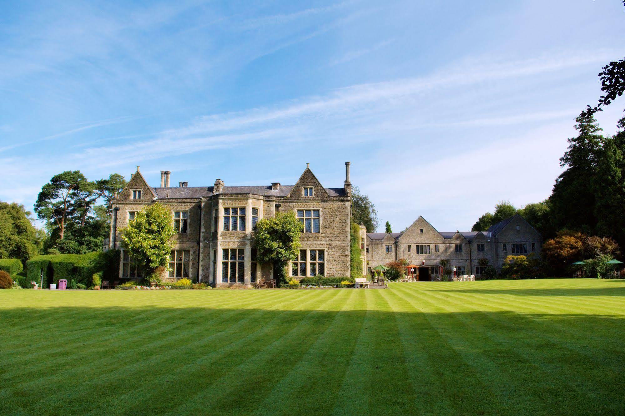 Miskin Manor Hotel 한솔 외부 사진
