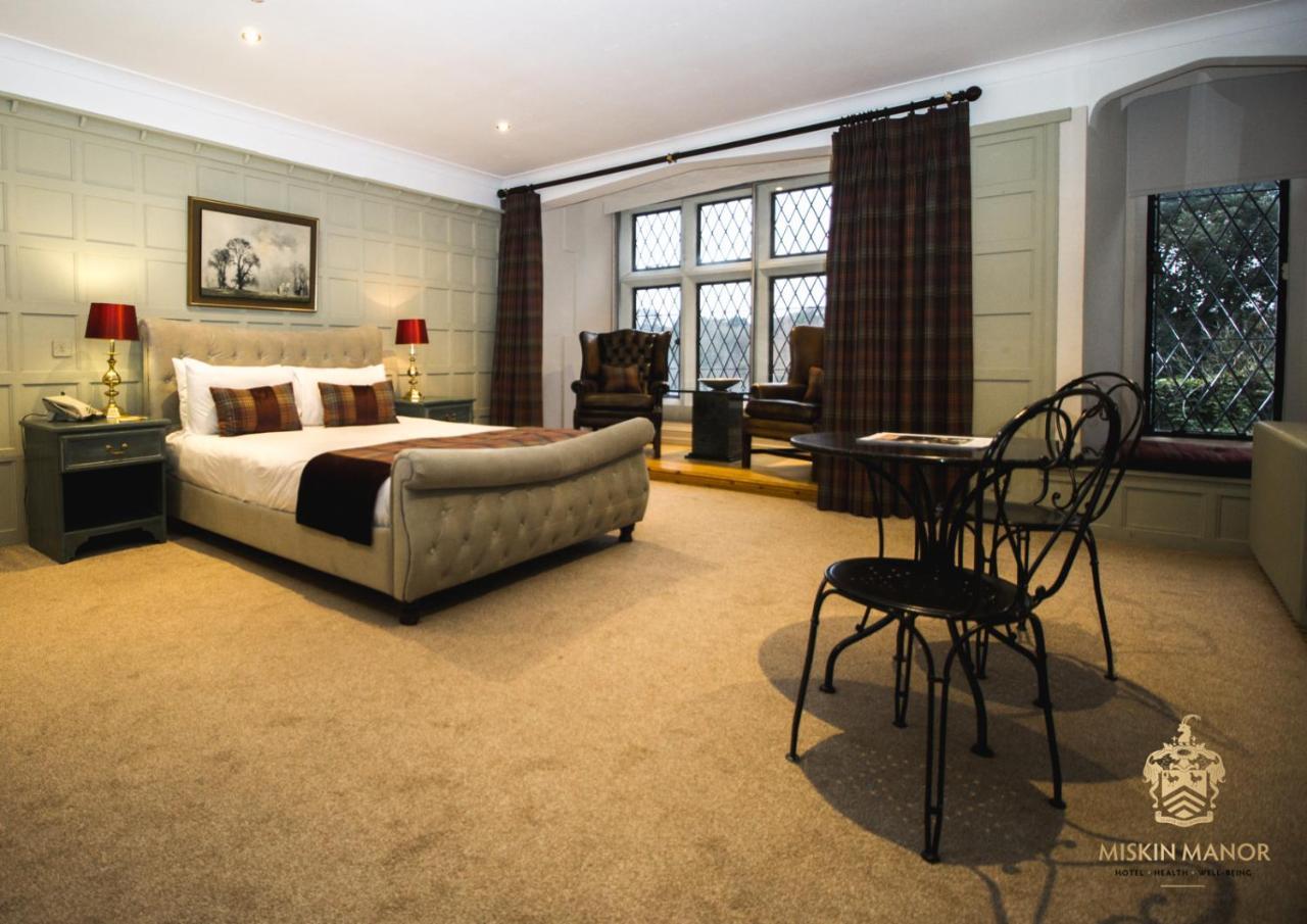 Miskin Manor Hotel 한솔 외부 사진