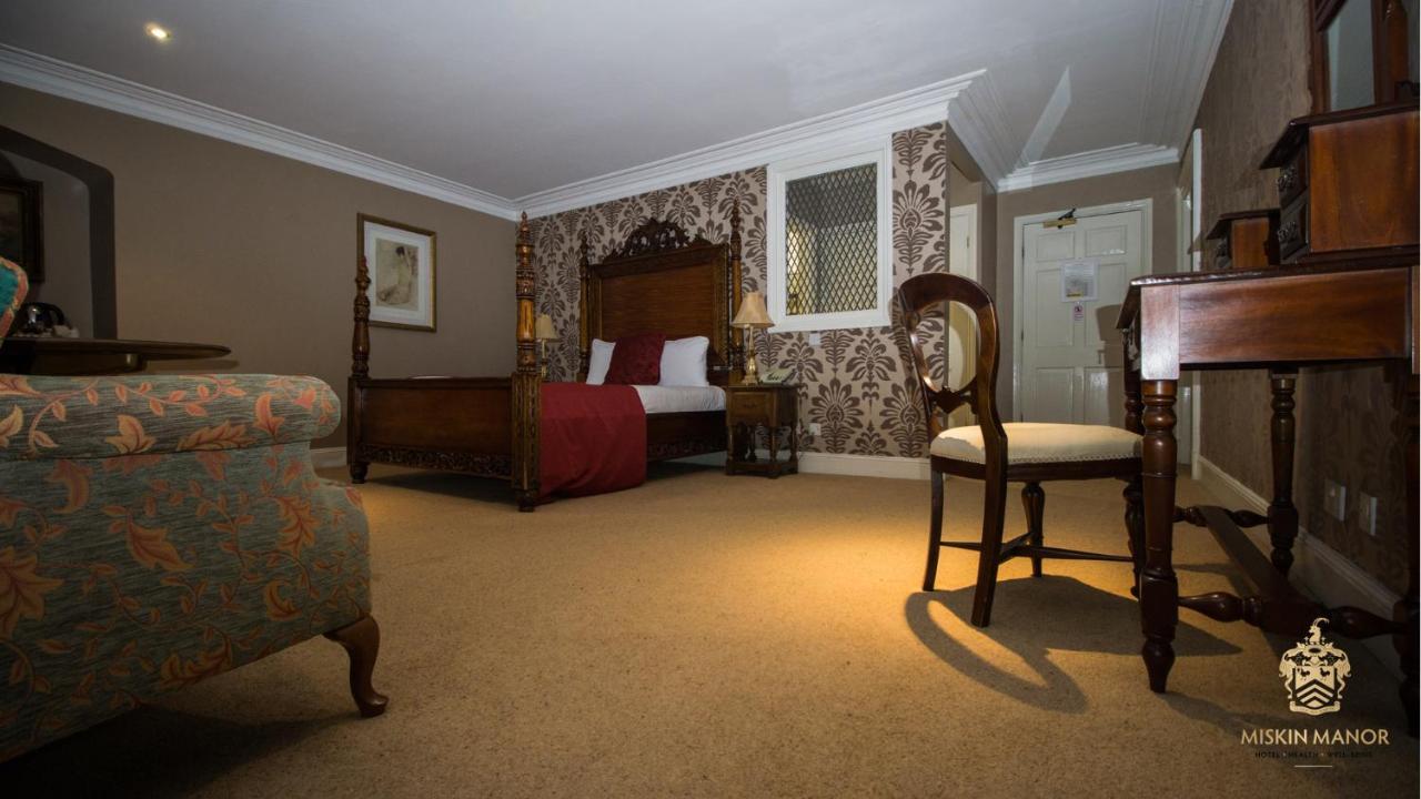 Miskin Manor Hotel 한솔 외부 사진