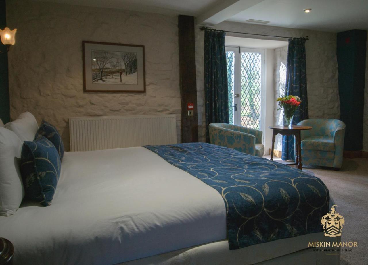 Miskin Manor Hotel 한솔 외부 사진
