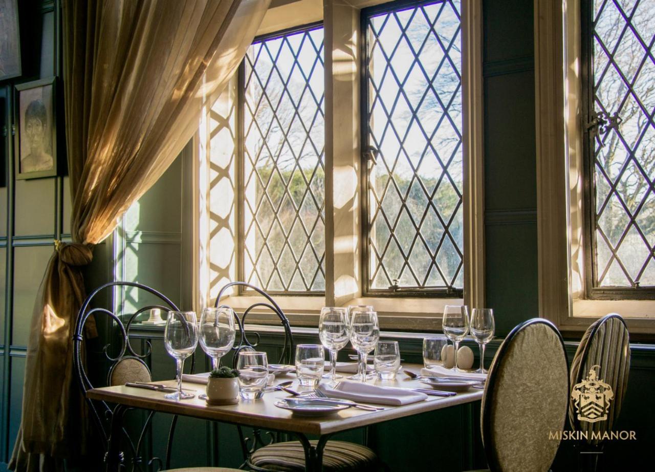Miskin Manor Hotel 한솔 외부 사진